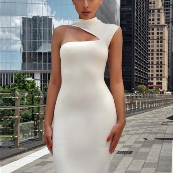 keiyahood Dresses & Skirts - Feminine White stretch crepe dress